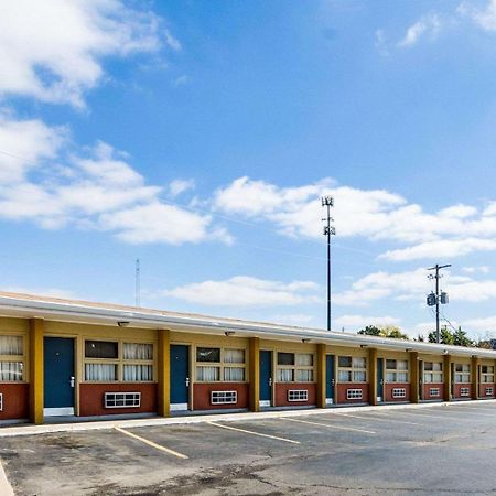 Econo Lodge Топика Экстерьер фото