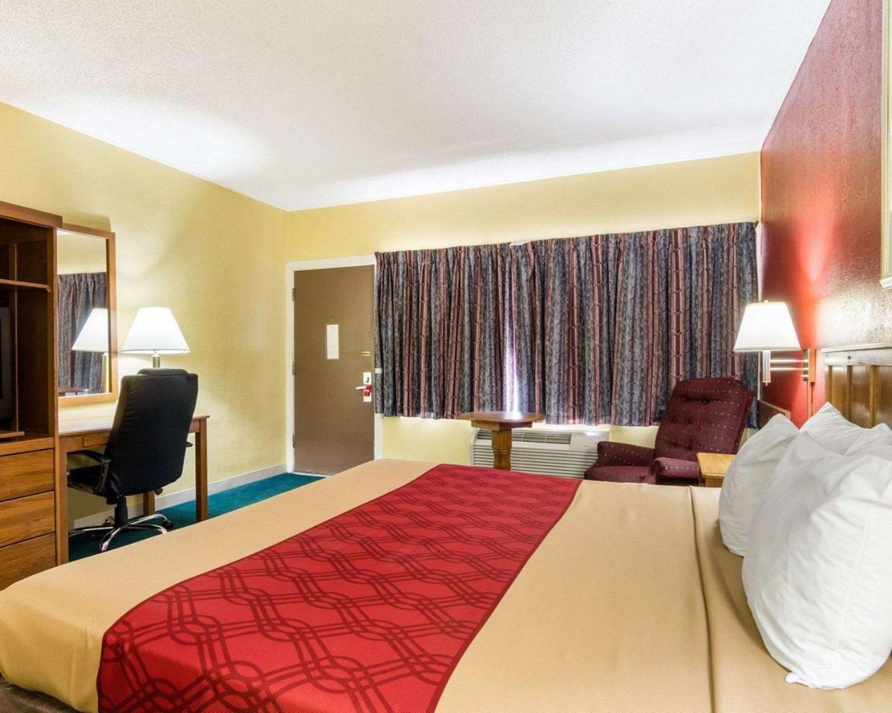 Econo Lodge Топика Экстерьер фото