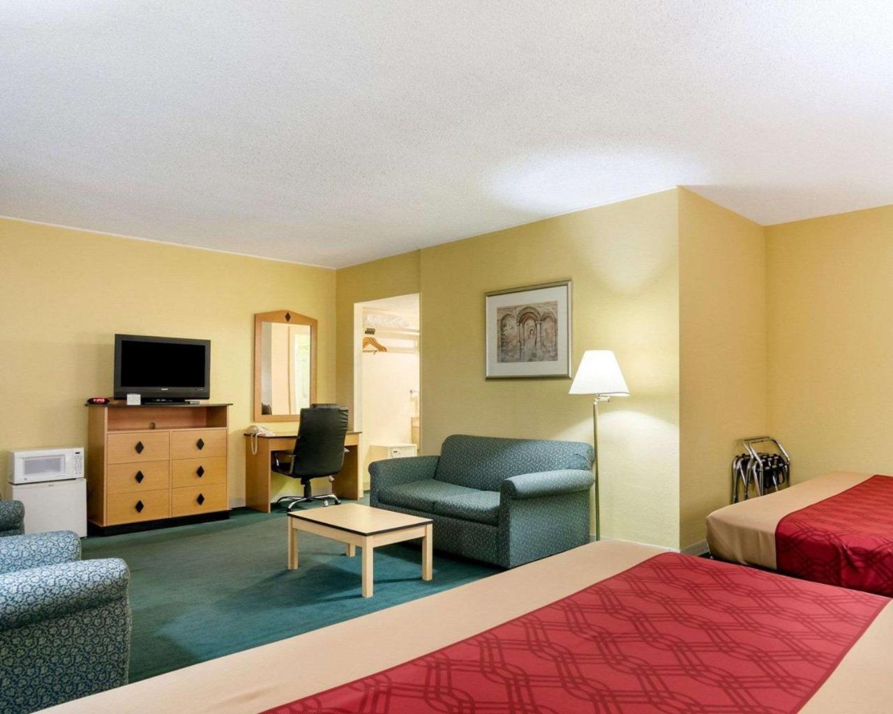 Econo Lodge Топика Экстерьер фото