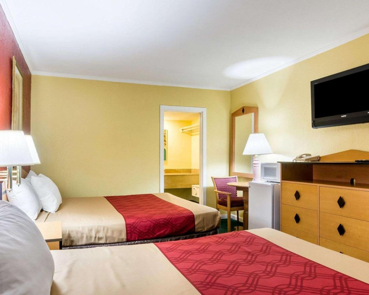 Econo Lodge Топика Экстерьер фото