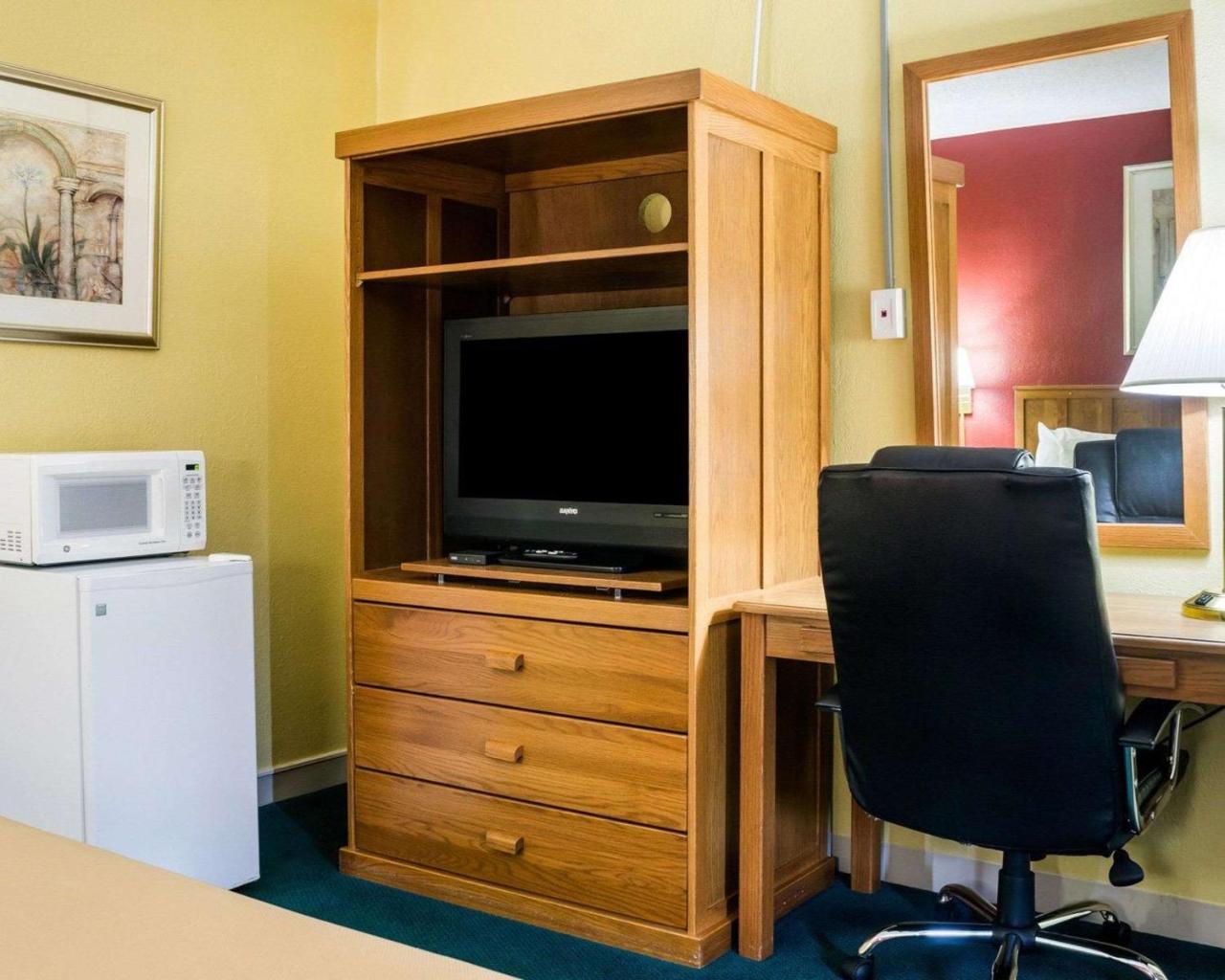 Econo Lodge Топика Экстерьер фото