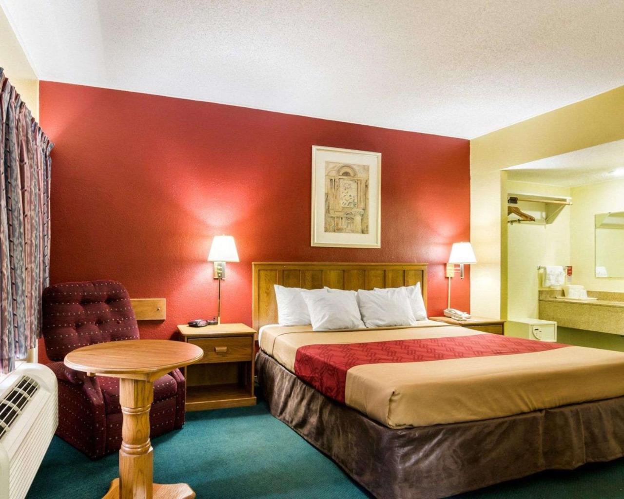 Econo Lodge Топика Экстерьер фото