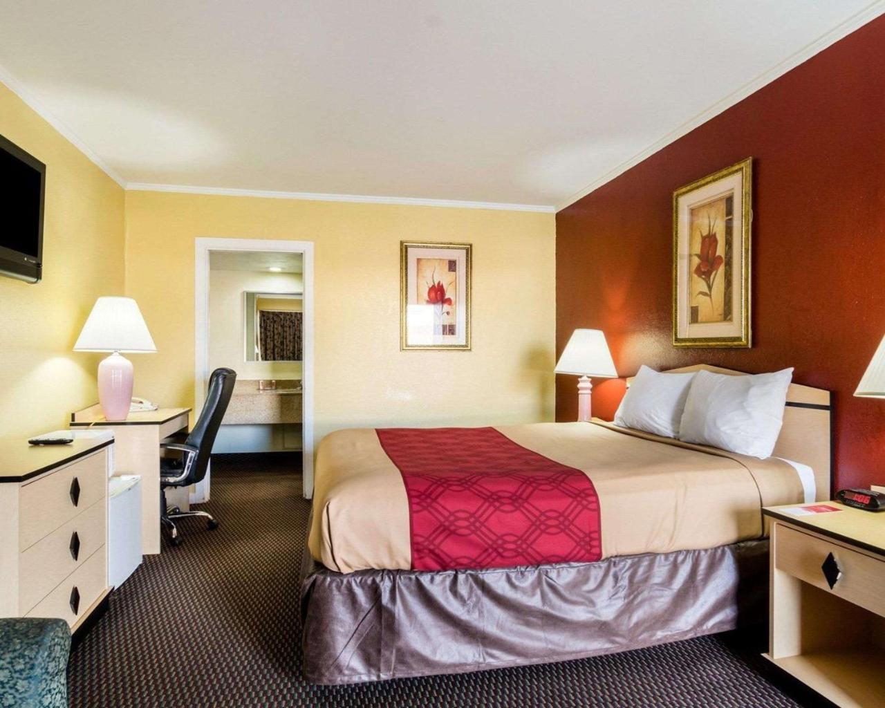 Econo Lodge Топика Экстерьер фото