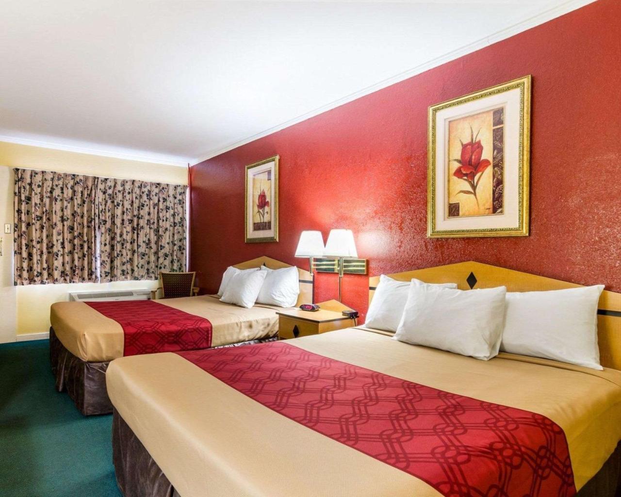 Econo Lodge Топика Экстерьер фото