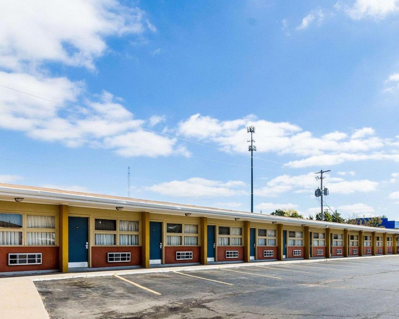 Econo Lodge Топика Экстерьер фото