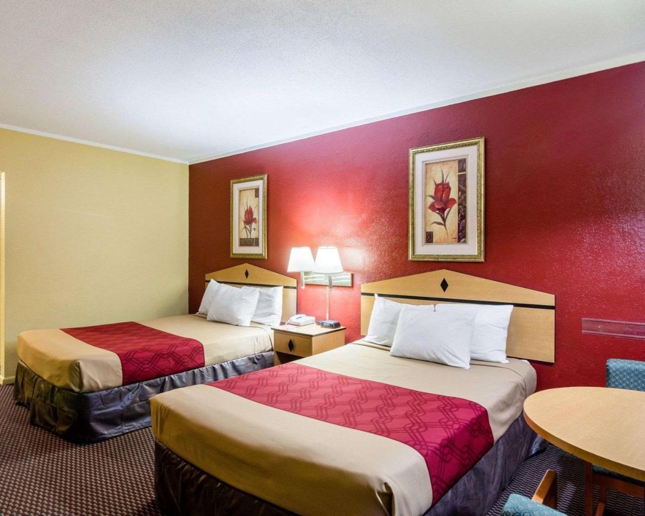 Econo Lodge Топика Экстерьер фото