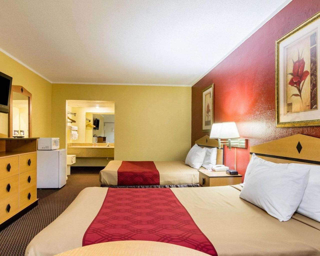 Econo Lodge Топика Экстерьер фото
