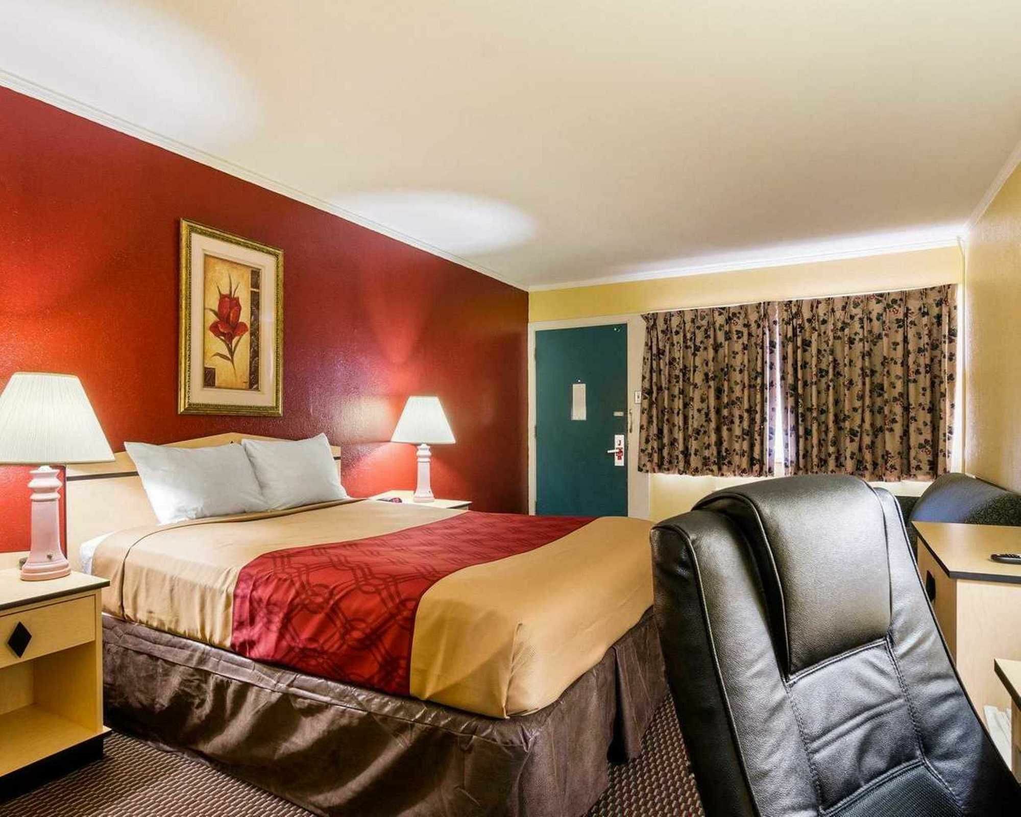 Econo Lodge Топика Экстерьер фото